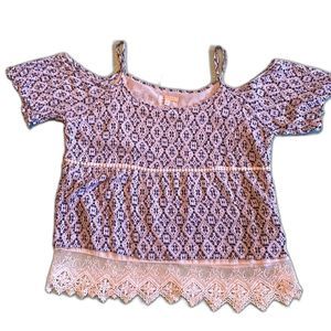 Skies Are Blue Langlock XL blue geo print cold shoulder top w lace & lining EUC